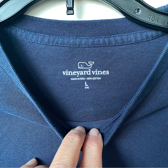 VINEYARD VINES Large 2016 Happy Holidays T-Shirt Long Sleeve Christmas Whale - Picture 2 of 4